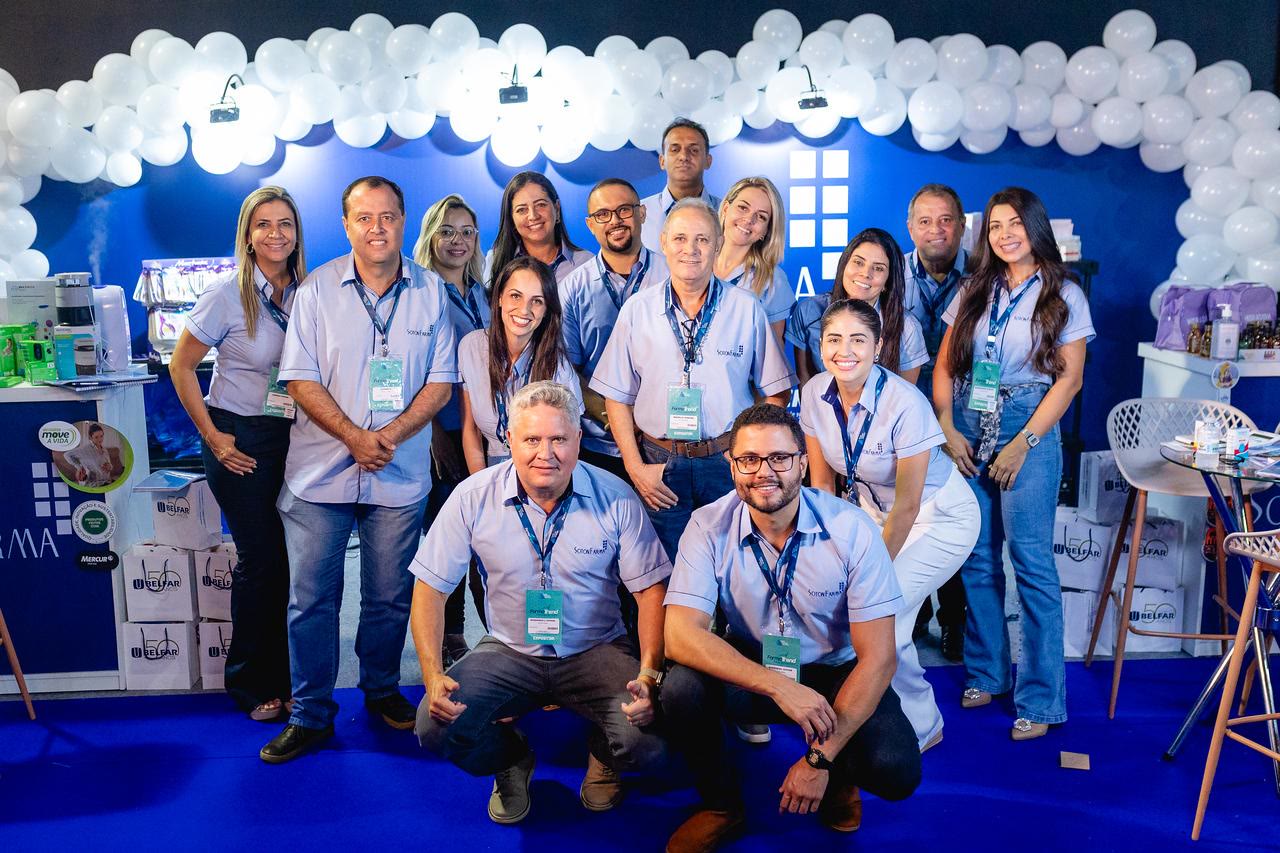 Equipe da Soton Farma no estande de uma feira do setor